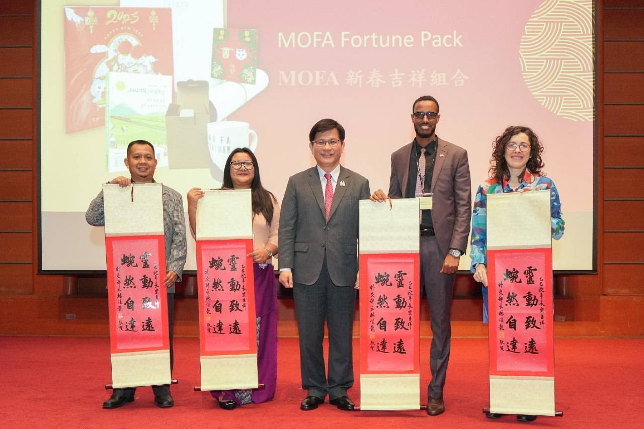 Snake Year couplets for scholars.