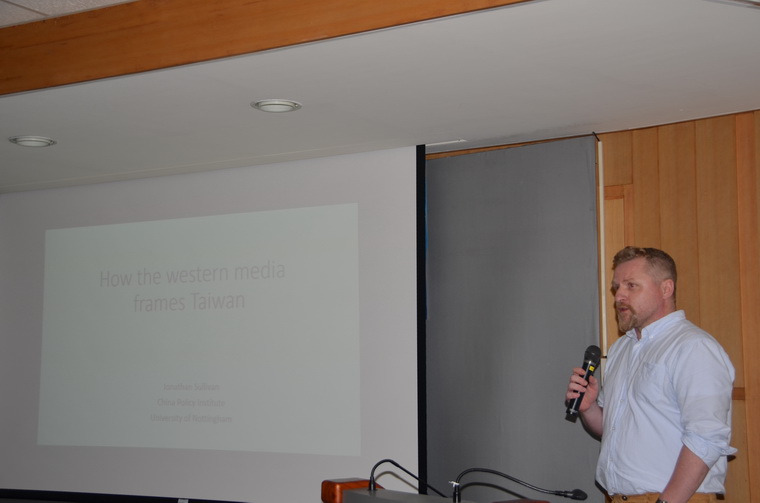 DR. JONATHAN SULLIVAN