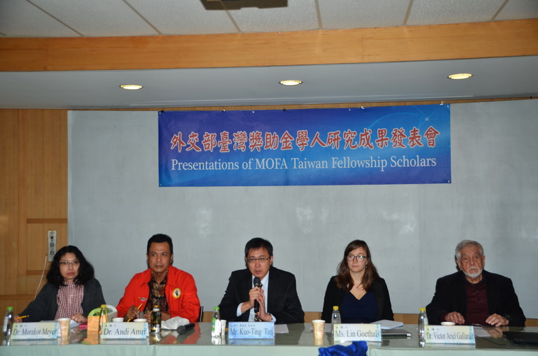 左起：MORAKOT MEYER博士、ANDI AMRI博士、譚國定副主任、谷琳(LIN GOETHALS)女士、VICTOR ARIEL GALLARDO博士