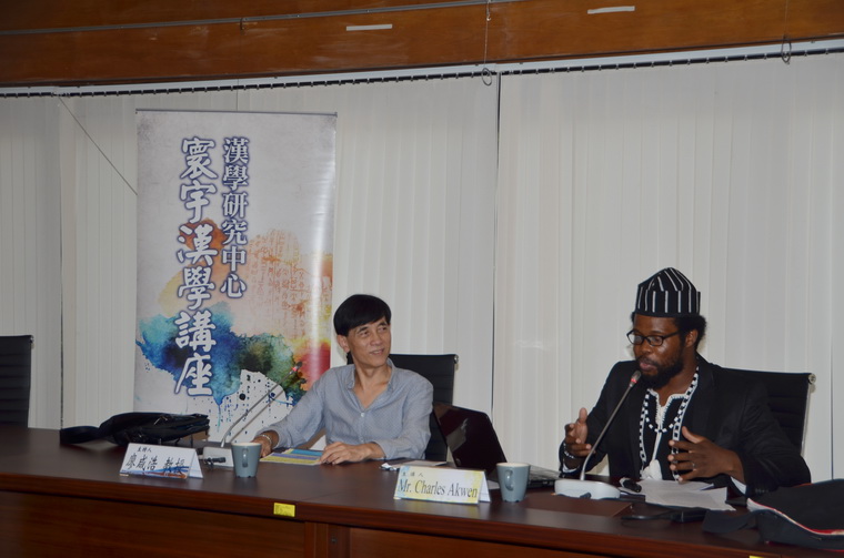 左起：廖咸浩教授、文稼山（CHARLES AKWEN）先生
