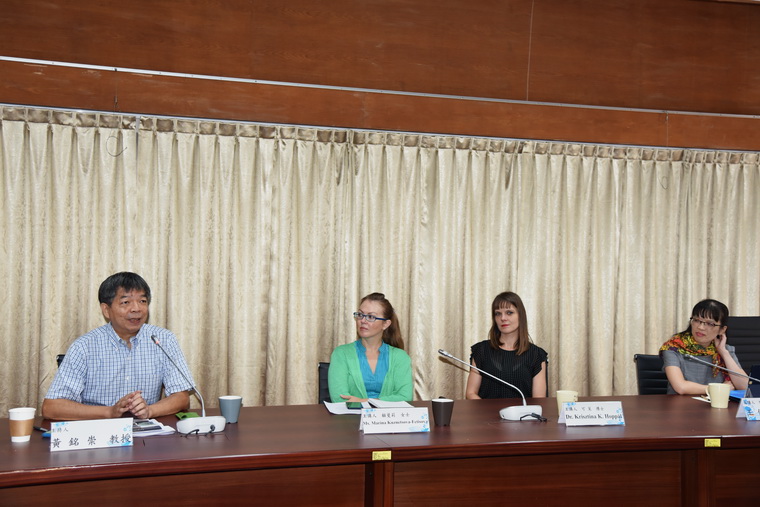 左起：黃銘崇教授、顧曼莉（MARINA KUZNETSOVA-FETISOVA）女士、可茉（KRISZTINA K. HOPPÁL）博士、王任君女士