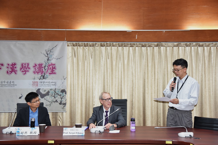 左起:張超然教授、謝爾蓋(Sergei Filonov)教授、黃文德組長