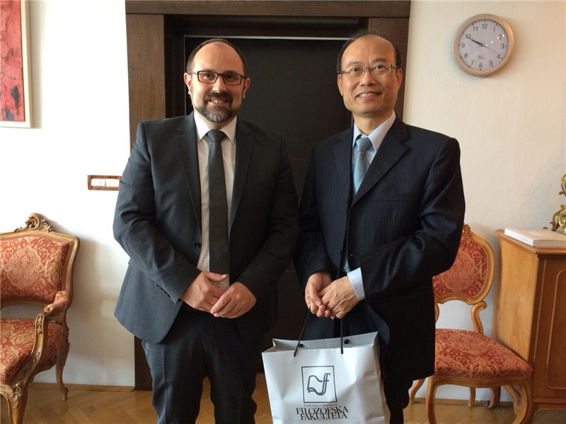 李賢中教授與人文學院長ROMAN KUHAR 教授