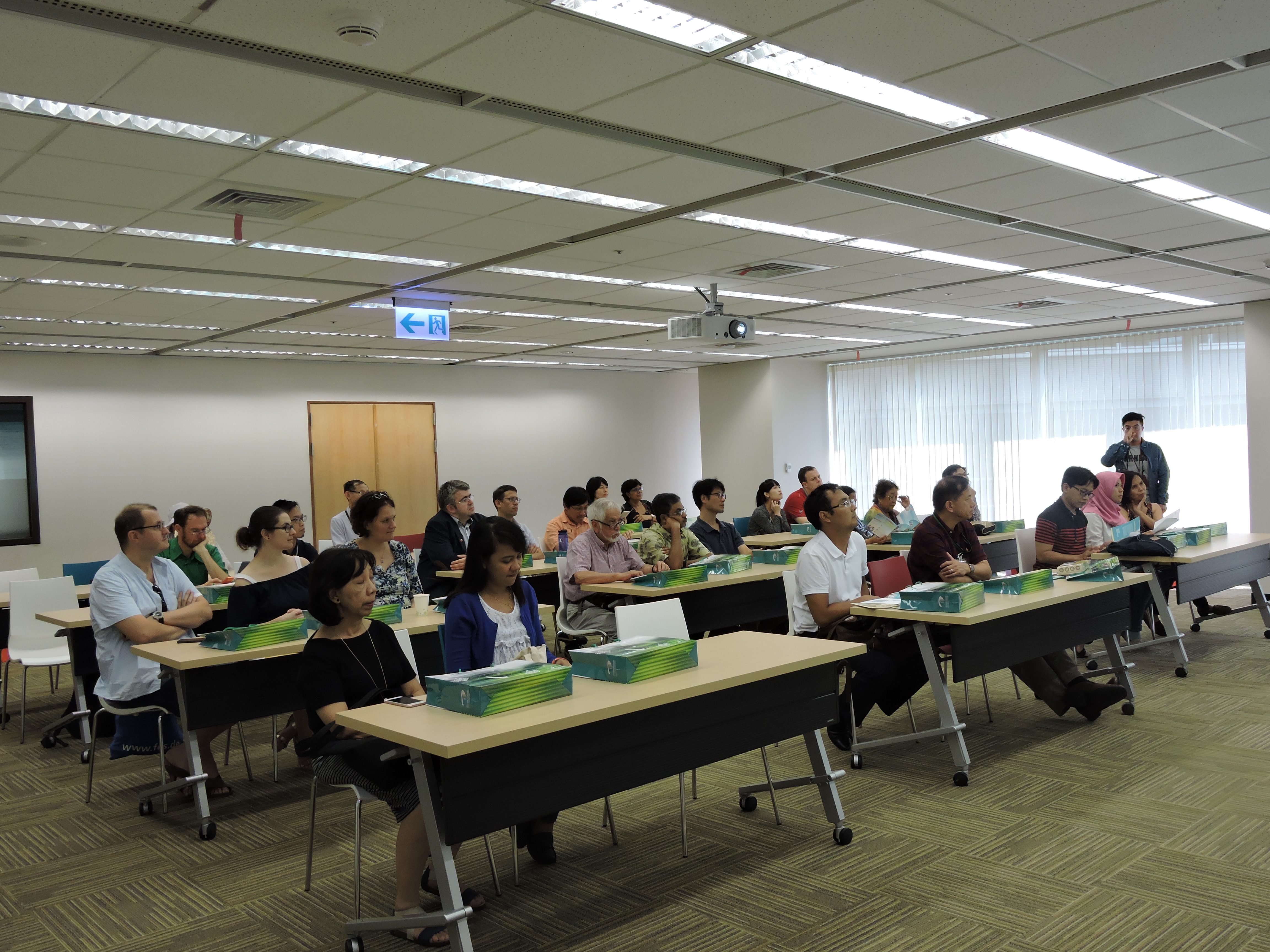 學人聆聽國家檔案管理局解說
