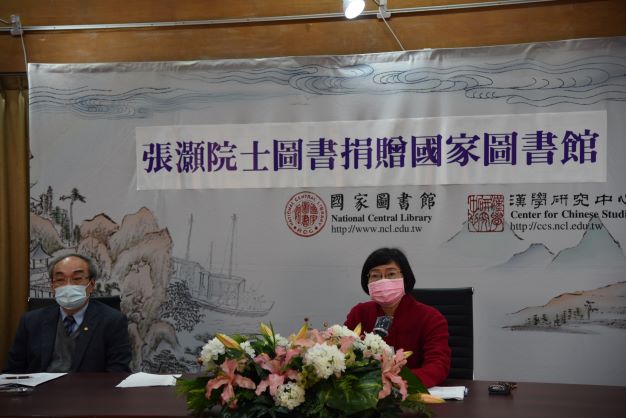 左起：王汎森院士、曾淑賢館長