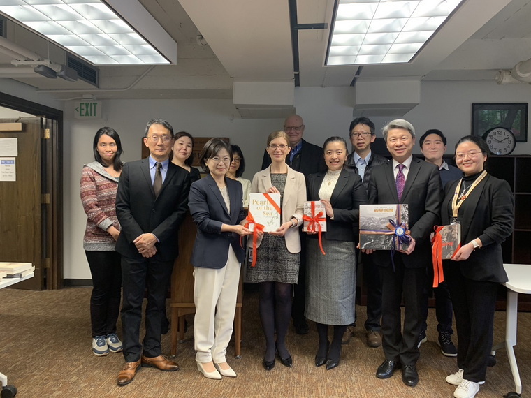 photo 春暖西雅圖──國圖赴美辦理書展並贈書華盛頓大學舘內東亞圖書館